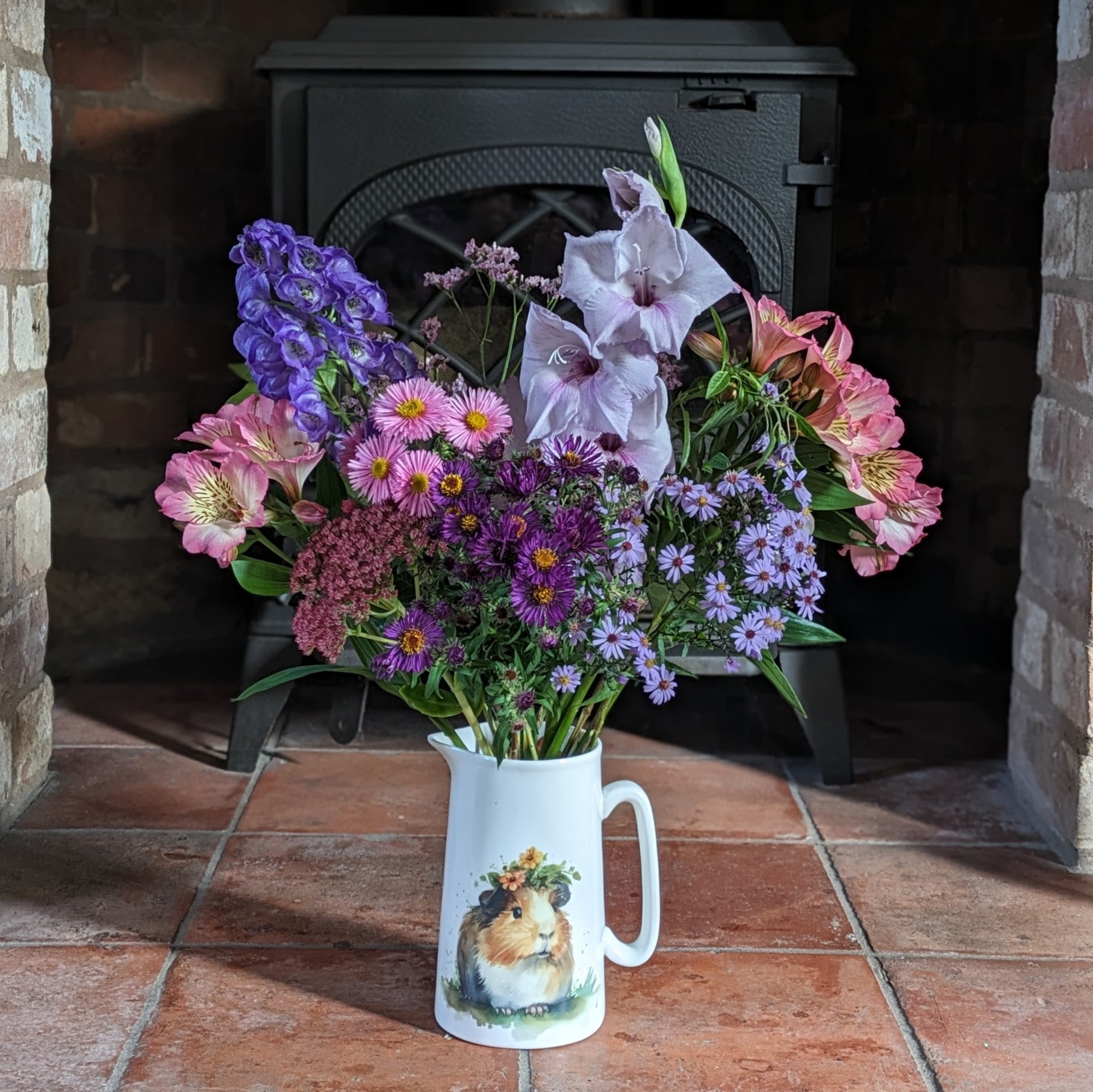 2 Pint Guinea Pig Jug (Floral)