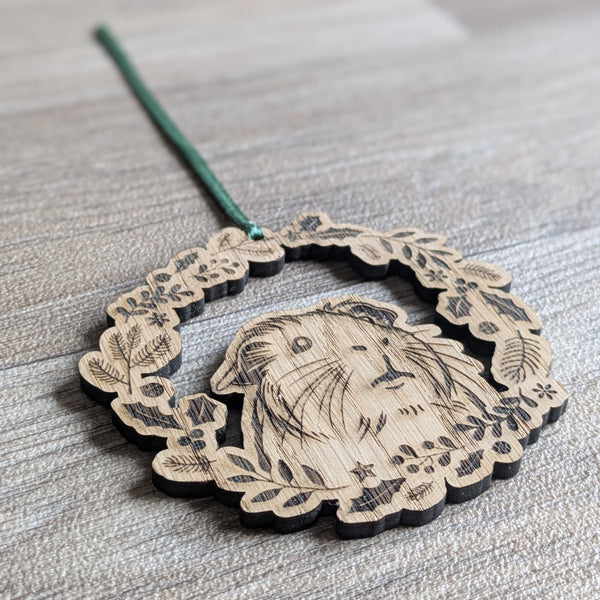 Oak Guinea Pig Christmas Decoration Ornament (Wreath)